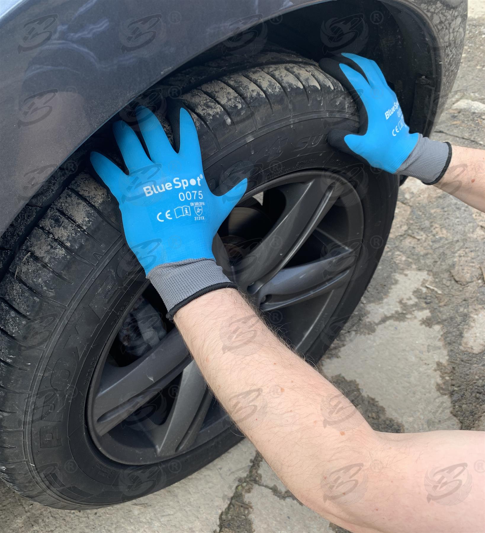 BLUESPOT LATEX WATER RESISTANT WORK GLOVES ( x 12 PAIRS ) ( M )