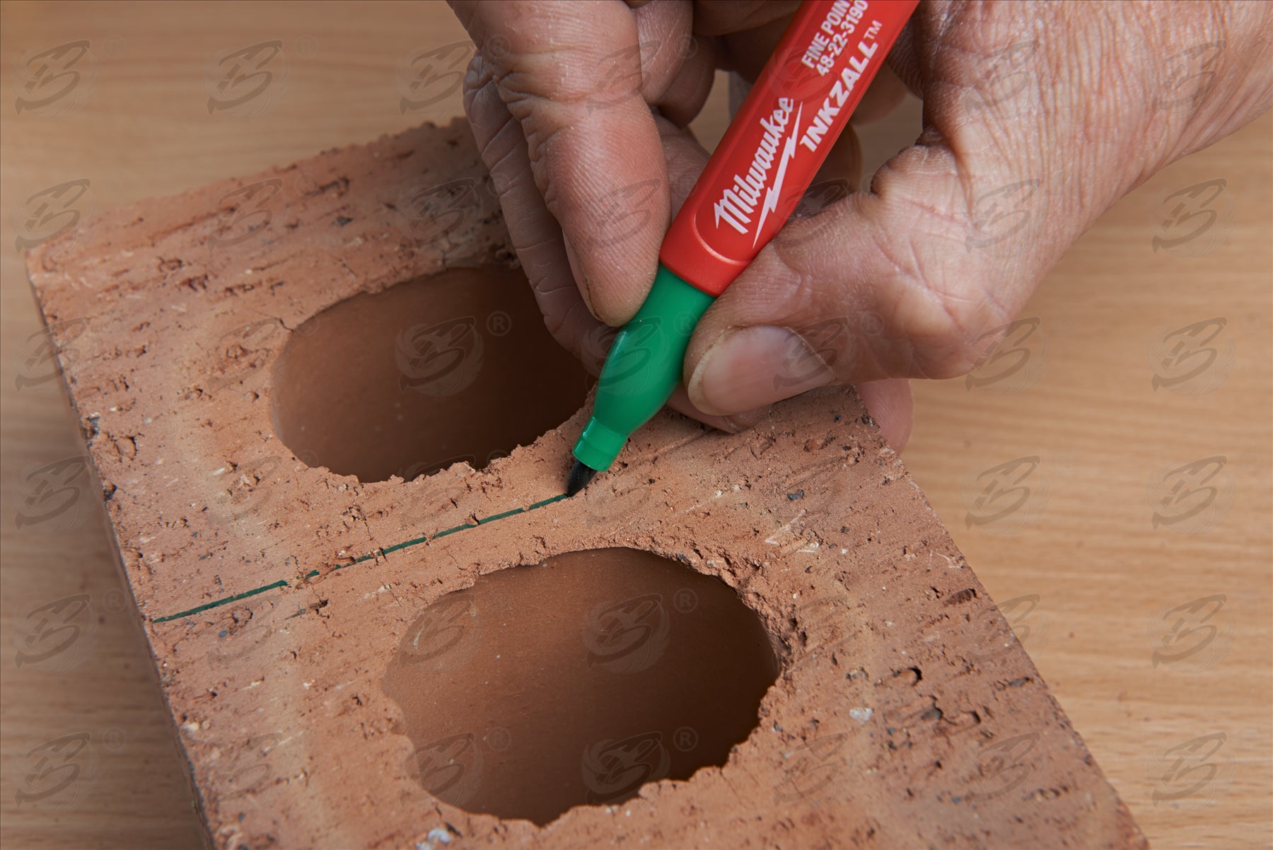 MILWAUKEE INKZALL FINE POINT ALL SURFACE MARKER PENS ( X 4 )