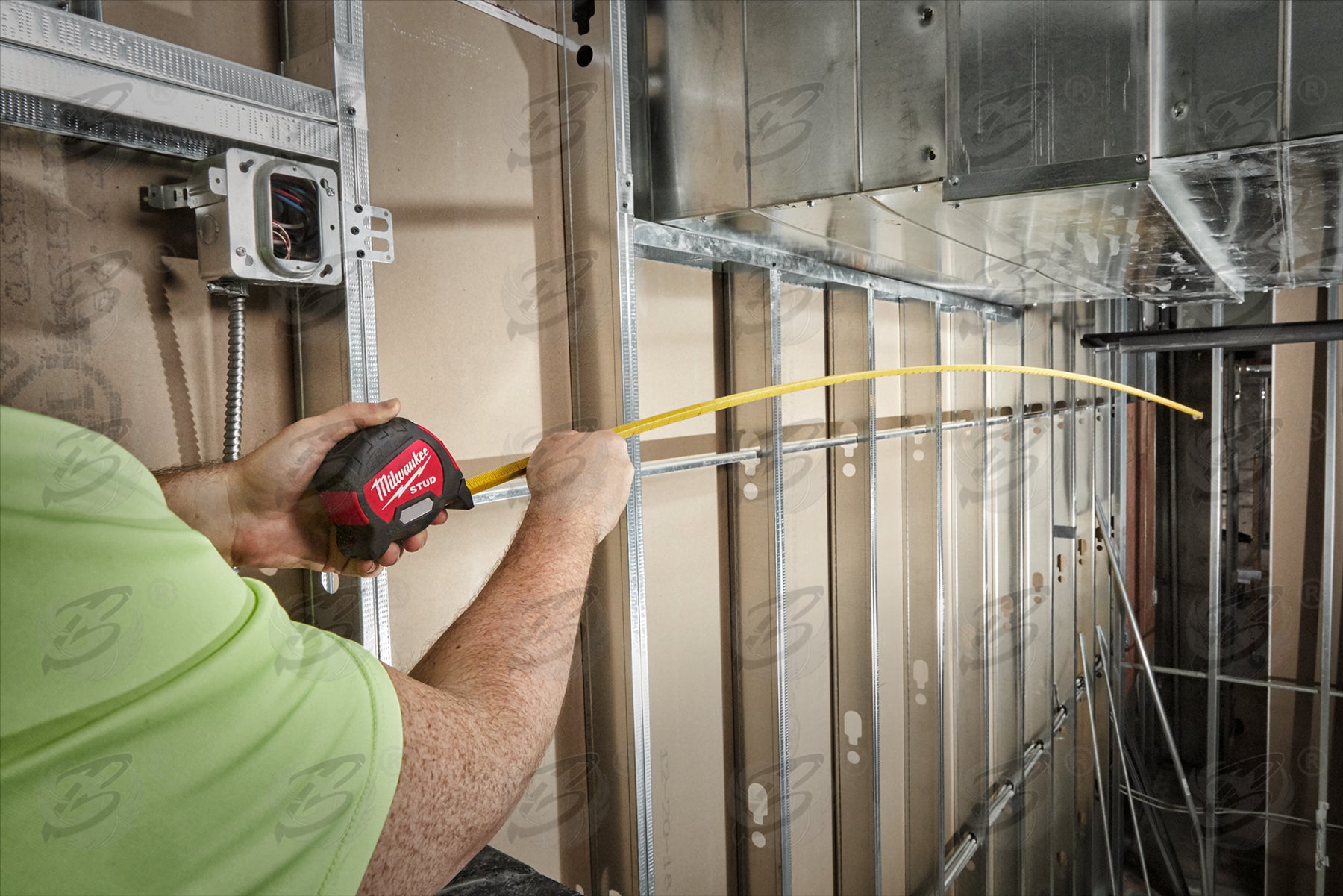 MILWAUKEE 8M ( 26FT ) MAGENTIC TIP STUD GEN2 NYON BLADE TAPE MEASURE