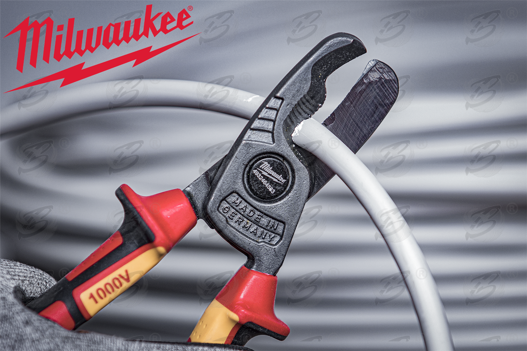 Milwaukee 1000V VDE Cable Cutters 160mm ( 4932464562 )