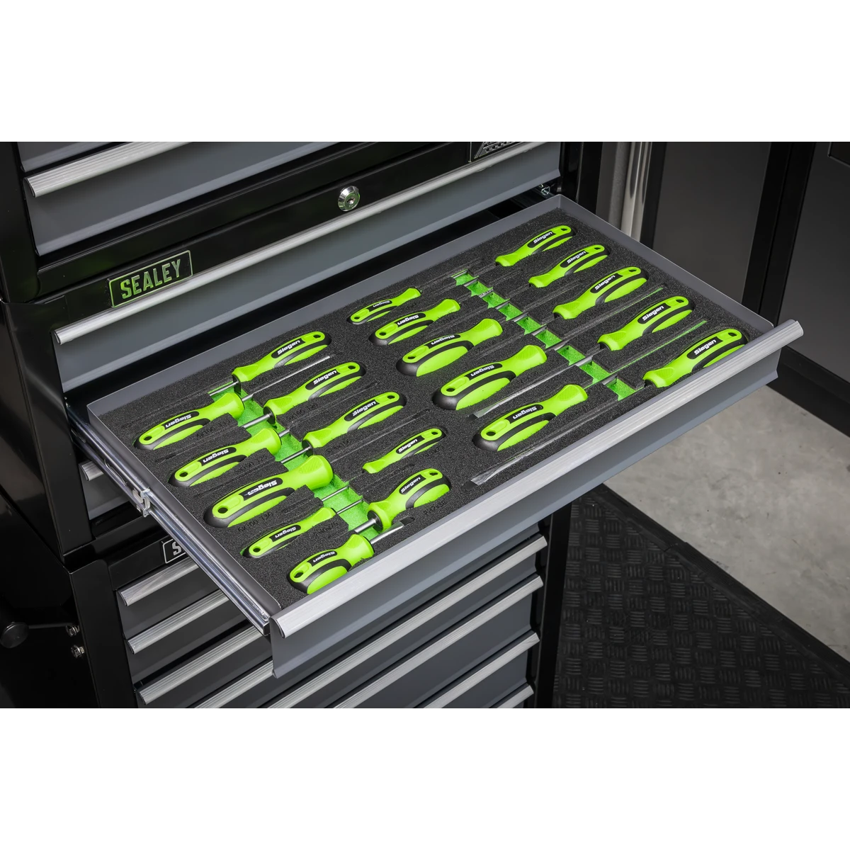 Siegen 20 Piece Magnetic Screwdrivers In EVA Foam Storage Block With A Manufacturers LifeTime Guarantee S01276