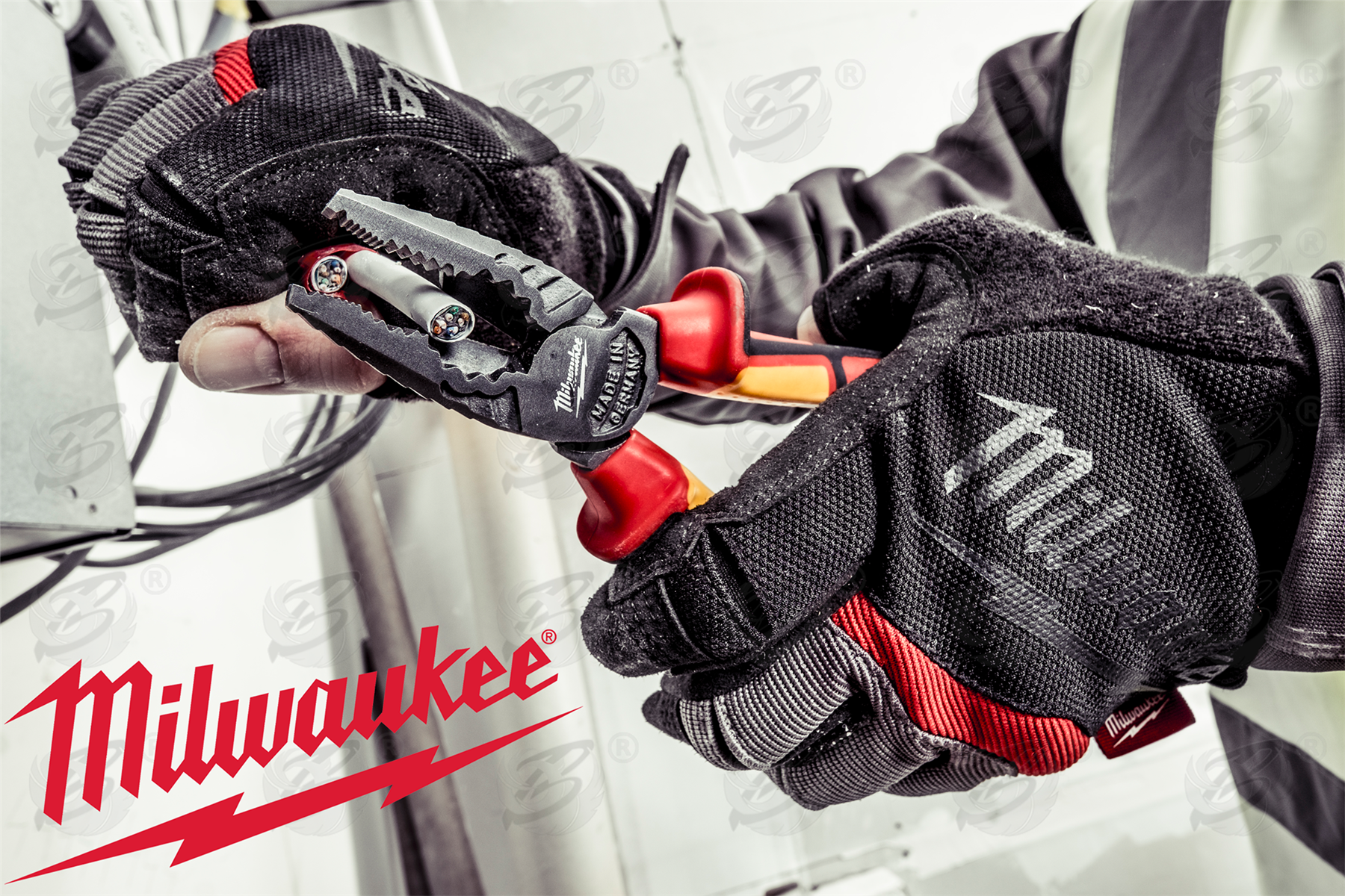 Milwaukee 1000V VDE Combination Pliers 180mm ( 4932464572 )