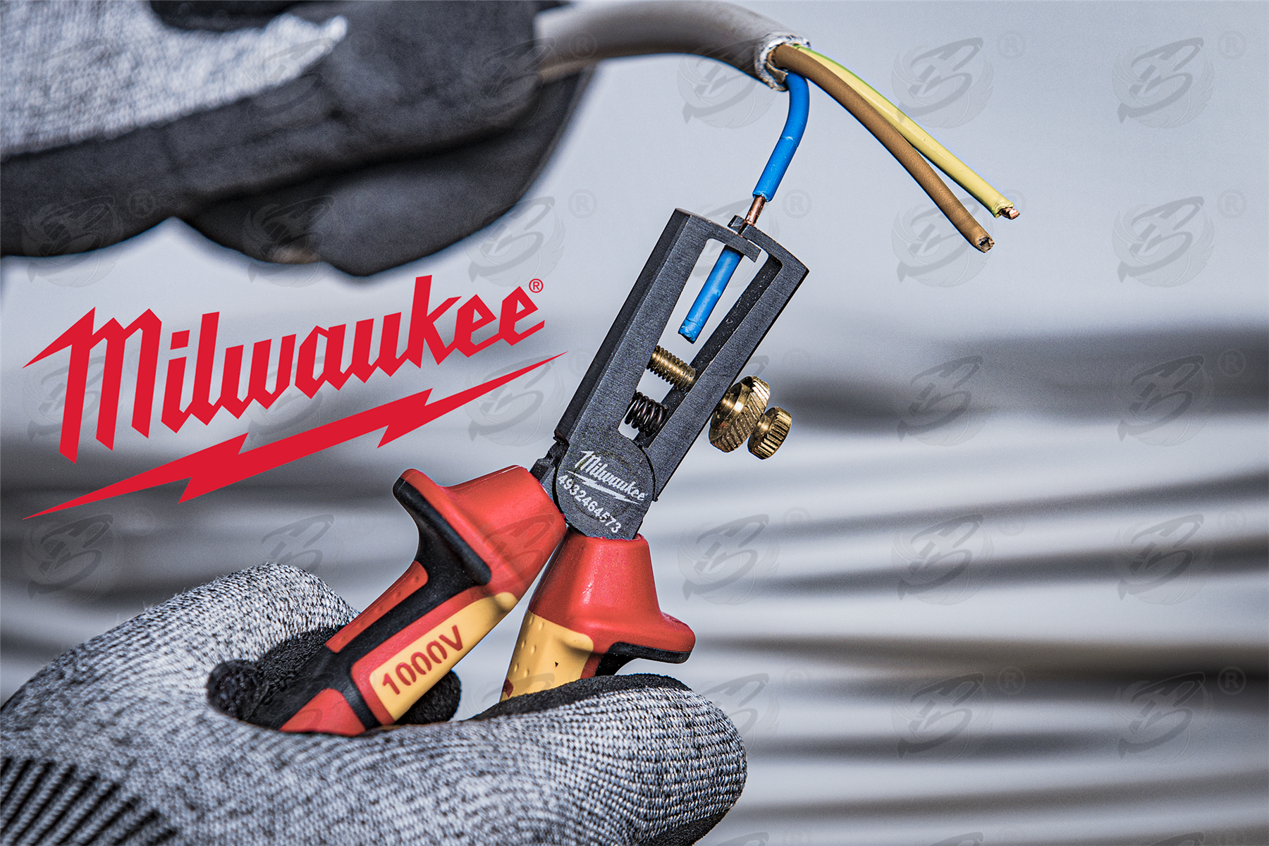 Milwaukee 1000V VDE Wire Stripping Pliers 160mm ( 4932464573 )