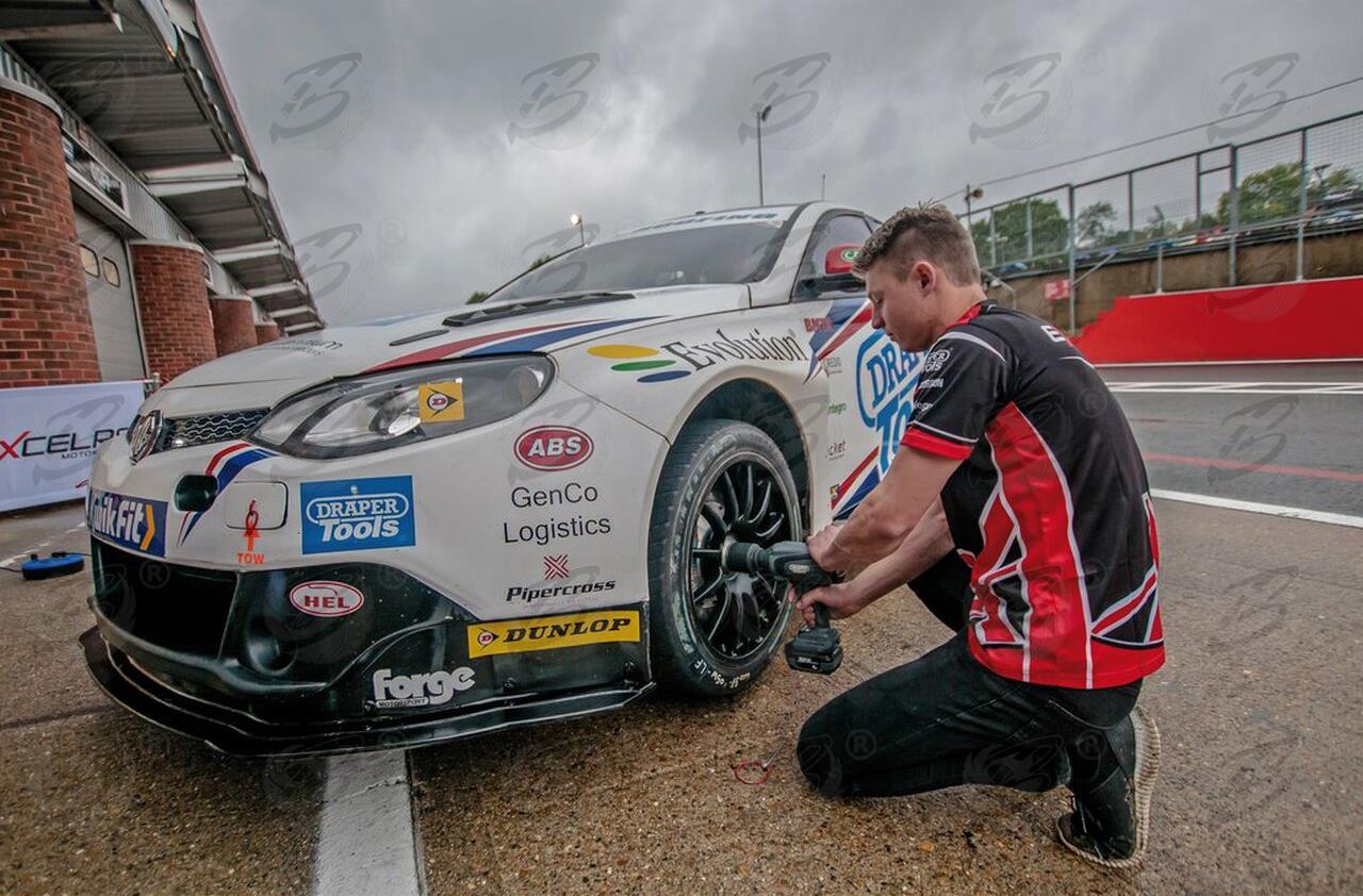 Draper 20V 1000Nm 1/2" Drive Cordless Impact Wrench Brushless X2 4Ah Li-Ion Batteries ( 98961 )