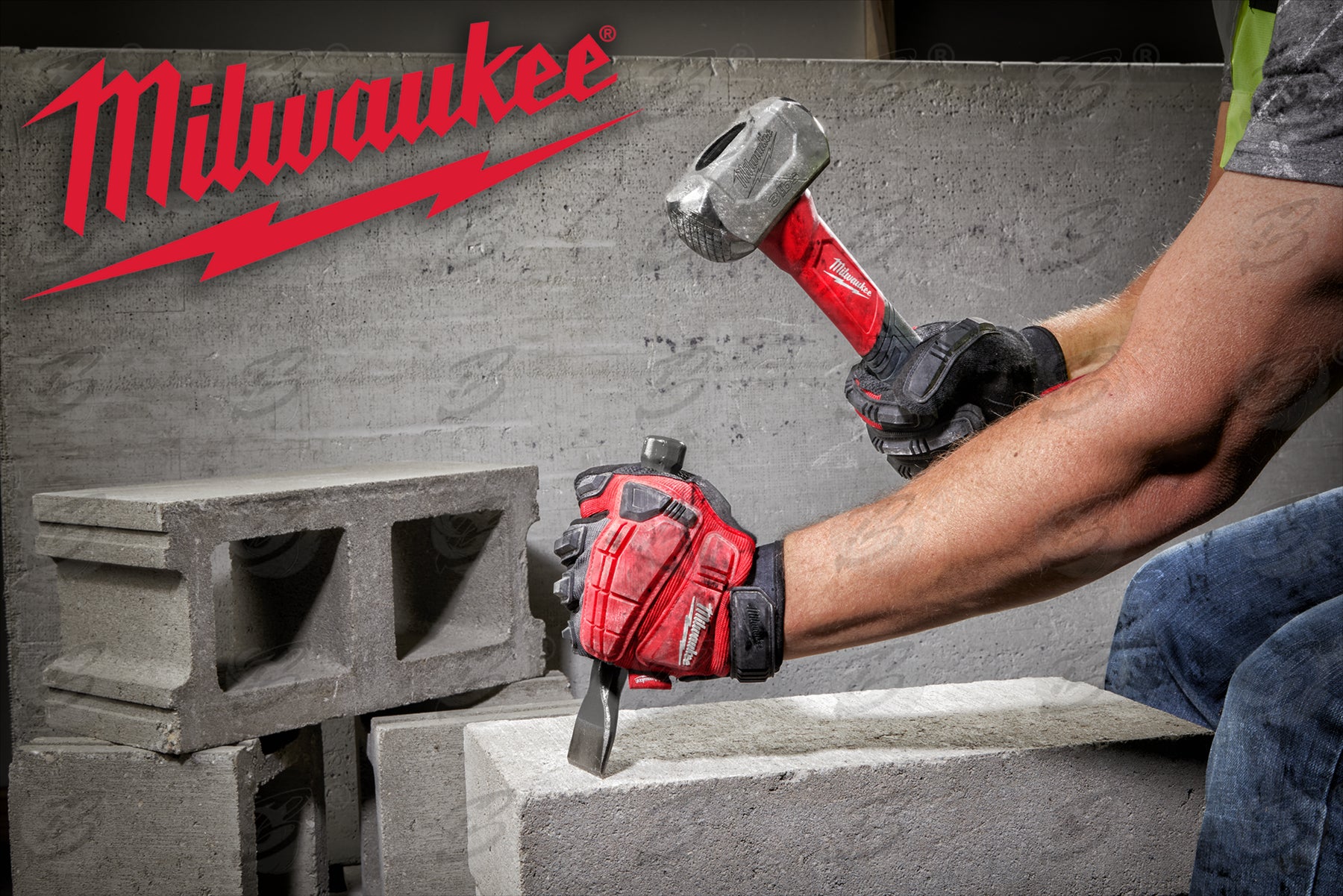 MILWAUKEE 1.36KG ( 3LB ) FIBREGLASS HANDLE CLUB HAMMER