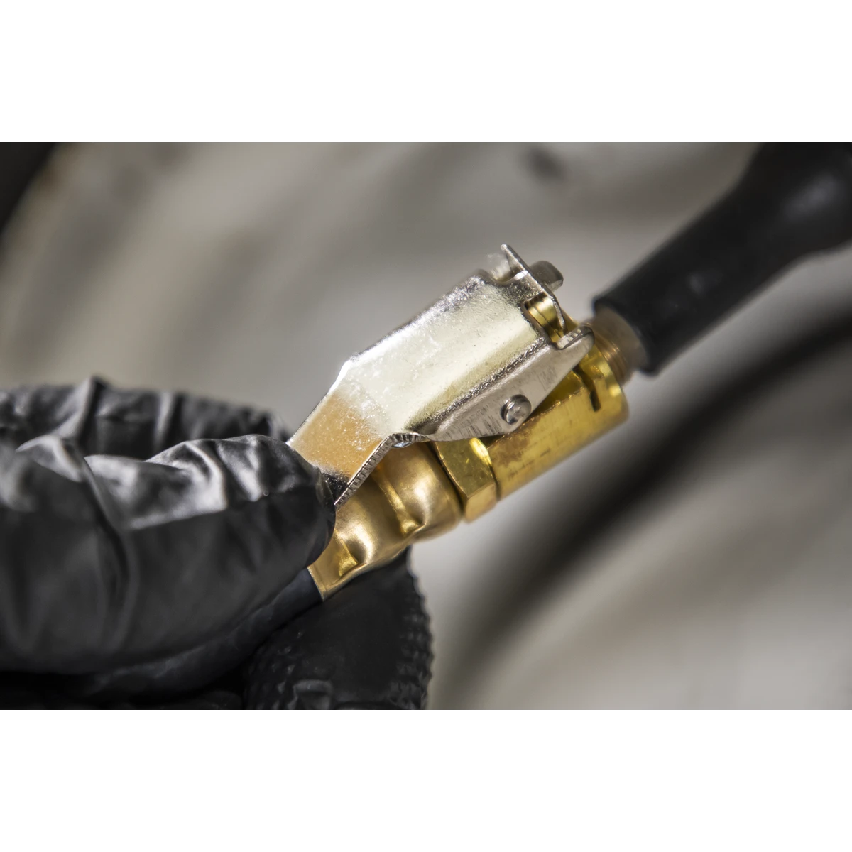 Sealey Tyre Pressure Guage With Clip On Chuck  TST/PG6