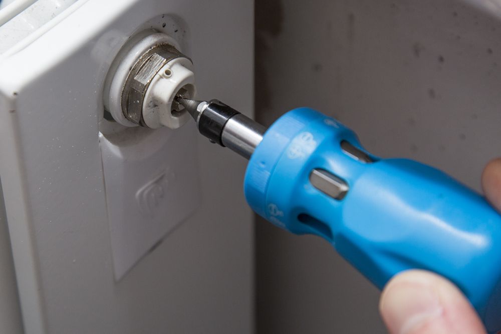 BlueSpot 12 In 1 Stubby Reversible Ratchet Screwdriver With A Manufacturers LifeTime Guarantee 12004