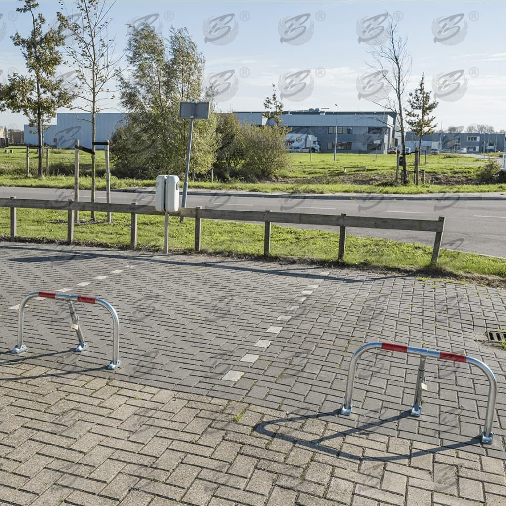 BLUESPOT LOCKABLE FOLDING PARKING BARRIER