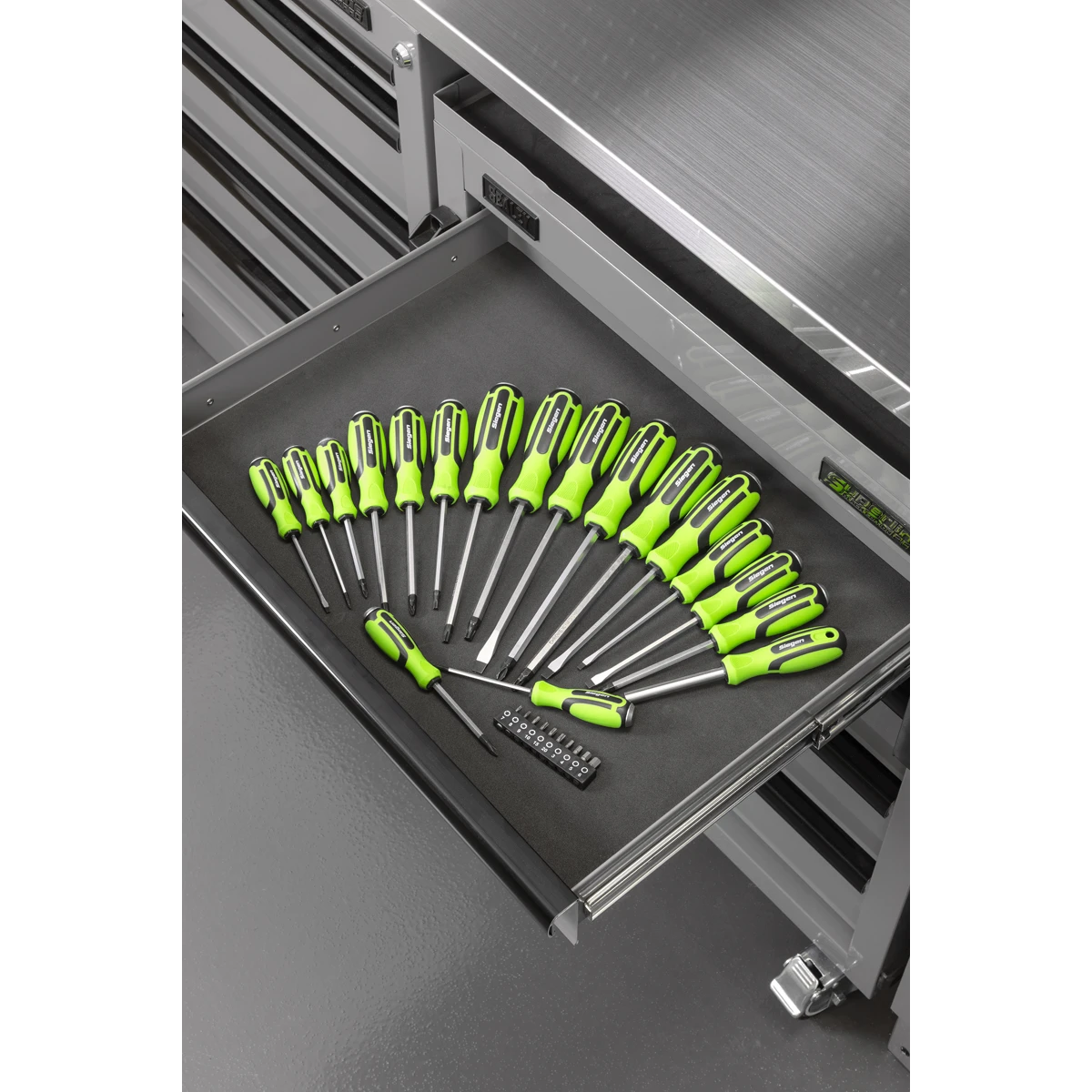 Siegen 28 Piece Hammer-Thru Screwdriver, Bit Driver & Bit Set In EVA Foam Storage Block With A Manufacturers LifeTime Guarantee S01281