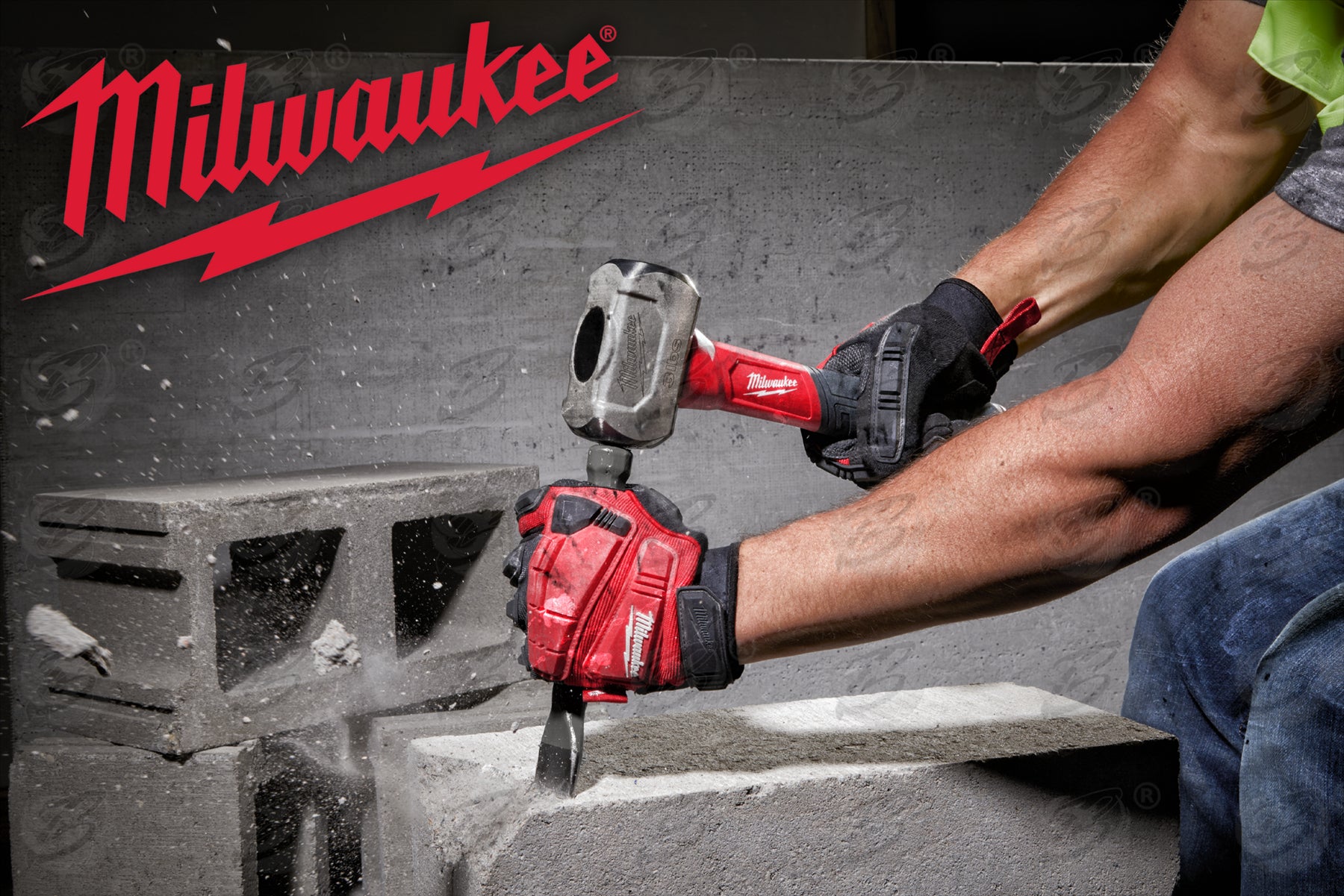 MILWAUKEE 1.36KG ( 3LB ) FIBREGLASS HANDLE CLUB HAMMER
