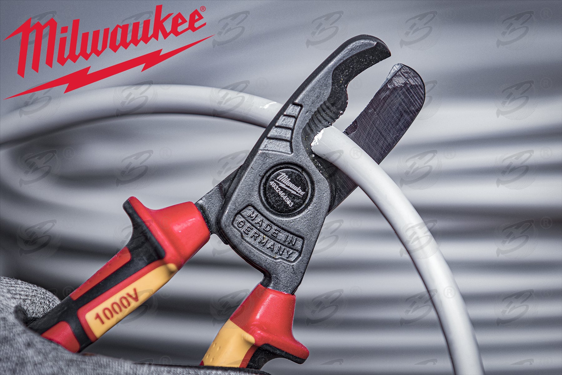 MILWAUKEE 1000V VDE CUTTERS 160MM