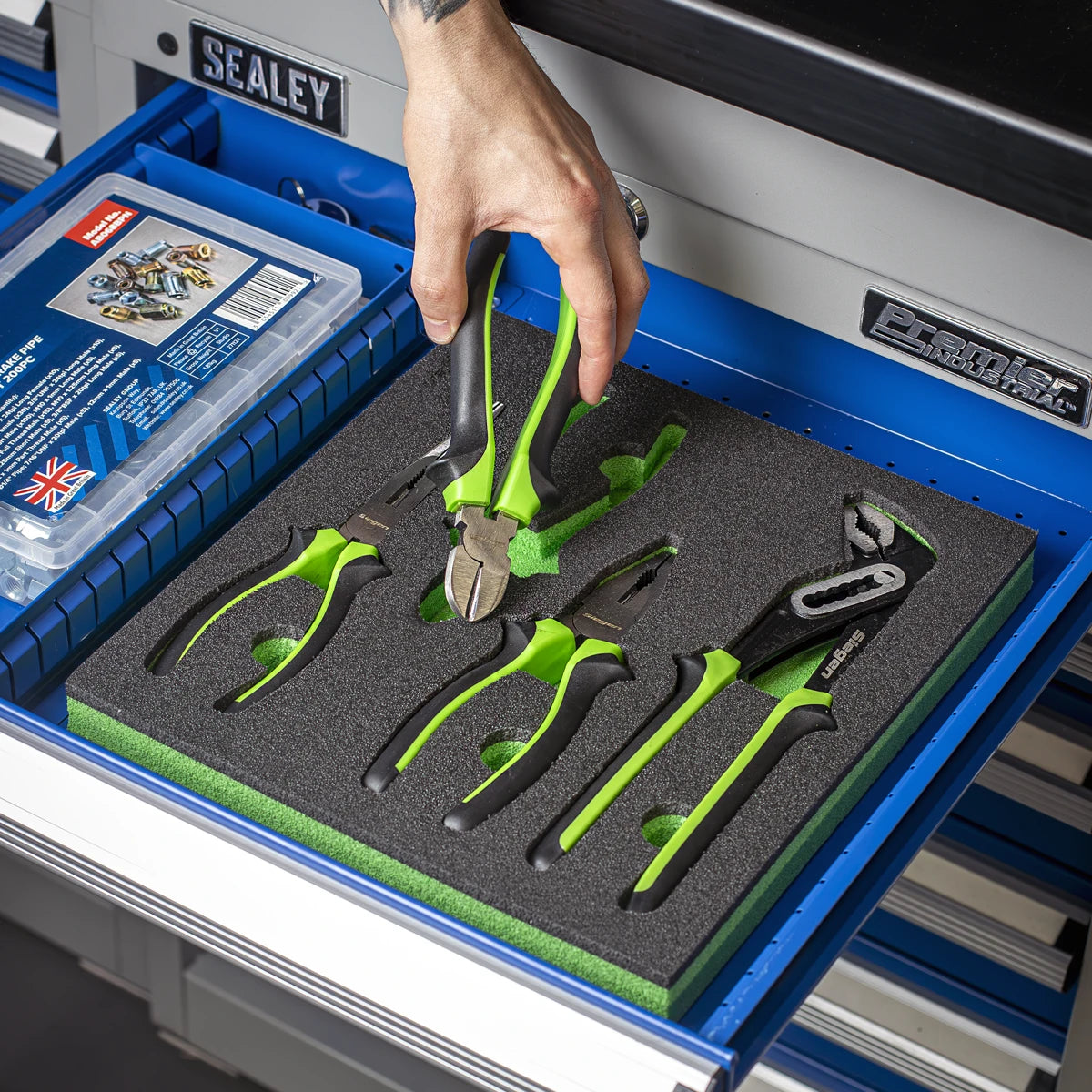 Siegen 4 Piece Comfort Grip Pliers Set ( Combi - Cutters - Long Nose - Water Pump ) In EVA Foam Storage Block With A Manufacturers LifeTime Guarantee S01298
